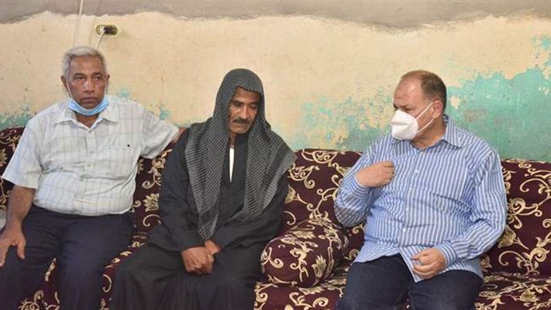 محافظ أسيوط يقدم