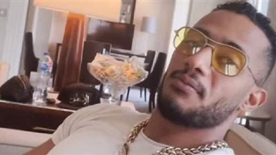 بعد النمر.. محمد رمضان يظهر مع حصان في الإمارات | فيديو