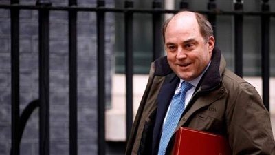 وزير الدفاع البريطاني يخضع للعزل بعد إصابة رئيس الأركان بكورونا