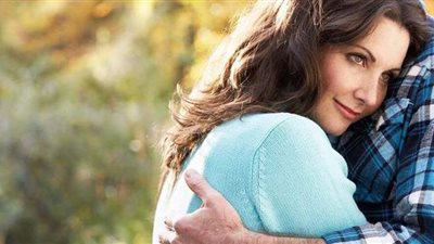 استشاري نفسي: المرأة تفضل الاهتمام والكثير من الحديث