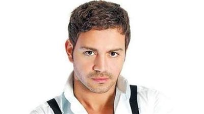 المطرب إيوان يعلن وفاة والده