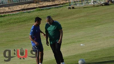 جلسة بين خالد عيد ومعتز محب على هامش مران غزل المحلة| صور