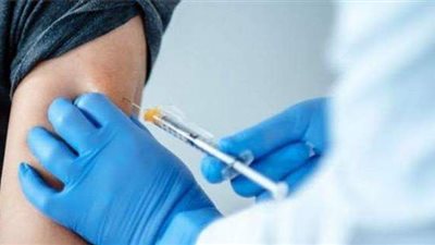 دولة تمنح 180 دولارا وباقة نت مجانية لمن يحصل على لقاح كورونا