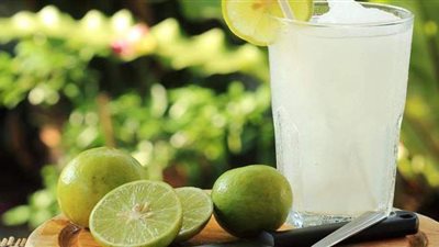 واجه الموجة الحارة بعصير الليمون.. وتجنب المثلجات