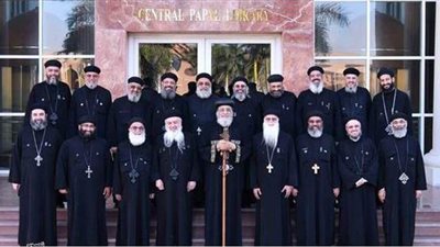 البابا تواضروس يناقش أمور الخدمة مع كهنة مار مرقس كليوباترا