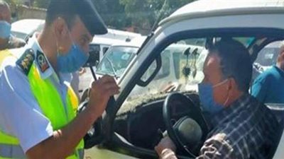 دفع 50 جنيها.. الشرطة تغرم 12607 أشخاص لعدم الالتزام بارتداء الكمامات