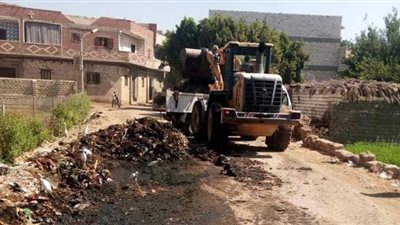 حملات لرفع تراكمات القمامة بقرى سمالوط في المنيا