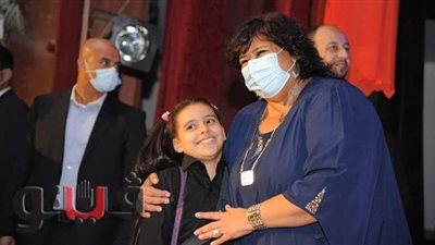 محافظ أسيوط يهنئ «سيلينا» الفائزة بجائزة الدولة التشجيعية للمبدع الصغير