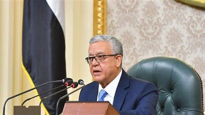 رئيس البرلمان بعد وصلة مدح من إحدى النائبات: 