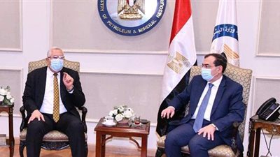 وزيرا البترول والزراعة يبحثان توفير الأسمدة للمزارعين