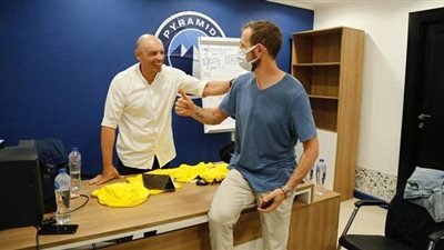 قبل رحيله.. أروابارينا يتمنى التوفيق لتاكيس جونياس مع بيراميدز | صور