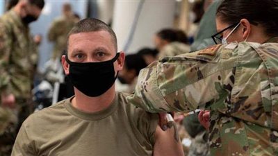 الجندي قلبه بيوجعه.. دراسة صادمة عن تأثير لقاحات كورونا على الجنود الأمريكيين