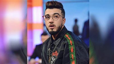 كارثة في بلد موبوء.. مغني راب تونسي يحيي حفلا فنيا وهو مصاب بكورونا | صور