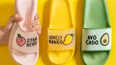 الصنادل المزينة بأشكال الفواكه تريند صيف ٢٠٢١ | صور