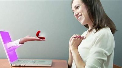 احذروا تطبيقات التعارف عبر الإنترنت.. محفوفة بخطر الملاحقة والتشهير