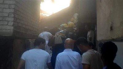 انتشال جثة مواطن من أسفل أنقاض عقار الدخيلة المنهار