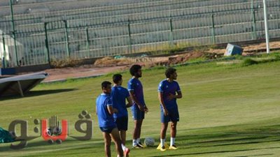 خالد عيد يشرف على تدريب المستبعدين من مباراة الزمالك | صور