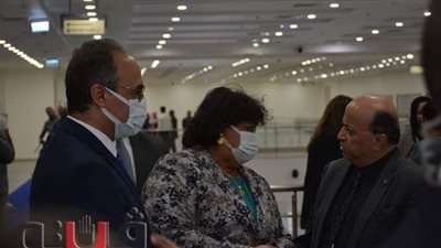 وزيرة الثقافة تتفقد أجنحة معرض الكتاب بعد افتتاحه | صور