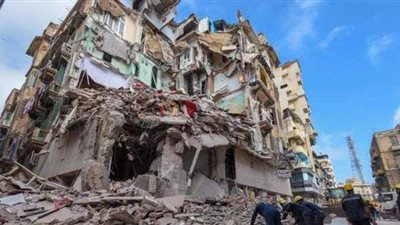 الحماية المدنية تحدد مكان طفل حي تحت أنقاض عقار الدخيلة المنهار