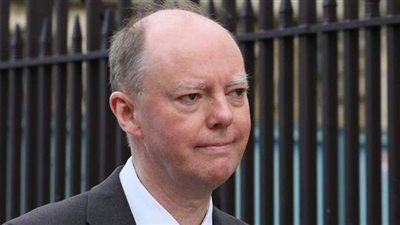 في لندن.. بلطجية يتحرشون بأشهر خبير أوبئة في العالم | فيديو