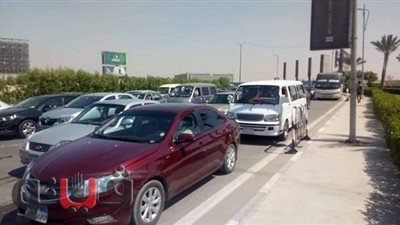تكدس السيارات أمام بوابات معرض الكتاب في أول أيامه | فيديو وصور