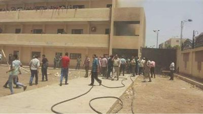 شغب الطلاب في لجان الامتحانات.. إحراق المقاعد والأبواب الخشبية في مدرسة العمال بالغربية.. وإضرام النيران في مخزن مدرسة بكفر الشيخ