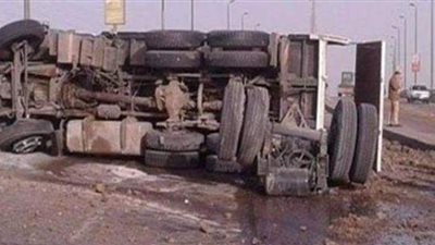 انقلاب سيارة محملة بالصابون على الطريق الزراعي بالقليوبية