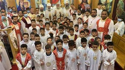 الأنبا أكليمندس يرسم 15 شماسا في عيد القديس موسى بكنيسة الأمل