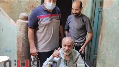 «التدخل السريع بالغربية» ينقذ مسنا من الشارع بعد تخلي أبنائه عنه