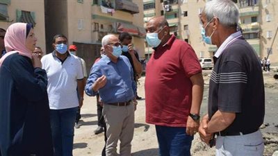 محافظ بورسعيد يتفقد أعمال التطوير بحي الضواحي | صور