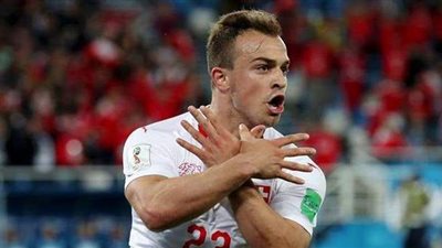 شاكيري يحمل شارة الكابتن لمنتخب سويسرا أمام إسبانيا