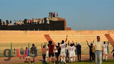 جماهير كفر الشيخ تحتفل أعلى المنازل ببقاء الفريق بالقسم الثاني | صور