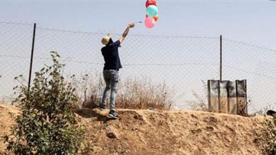 4 حرائق في مدينة عسقلان عقب إطلاق بالونات حارقة من غزة