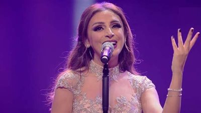 أنغام تسخر من الرجال فى حفلها بالأوبرا: 