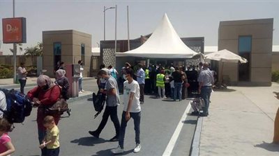 وسط إجراءات احترازية مشددة.. إقبال كبير على معرض الكتاب في ثاني أيامه | صور