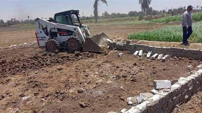 حملات لإزالة التعديات بمركزي مطاي وديرمواس في المنيا