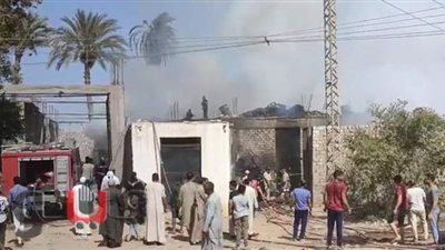 السيطرة على حريق بمخزن قطن في الواسطى ببني سويف | فيديو