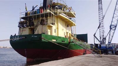 تفريغ 2900 طن رخام بميناء غرب بورسعيد