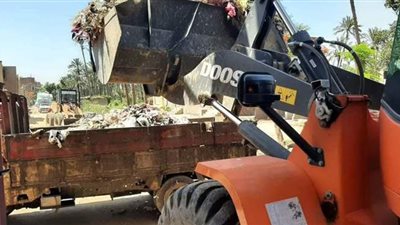 رفع 18 طنا من الأتربة والمخلفات الصلبة في الأقصر