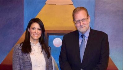 وزيرة السياحة تلتقي صحفيا أمريكيا للترويج للمقاصد المصرية