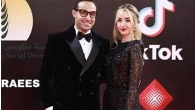 أحمد فهمى يهاجم معجبا بعد سخريته من فستان هنا الزاهد