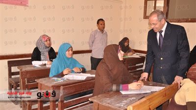 بالصور.. محافظ بنى سويف يتفقد امتحانات الدبلومات