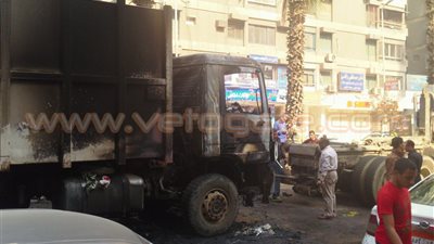 عودة الحركة المرورية بالهرم إلى طبيعتها بعد رفع السيارة المحترقة