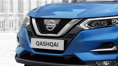 نيسان تنافس مرسيدس بسيارات مشابهة