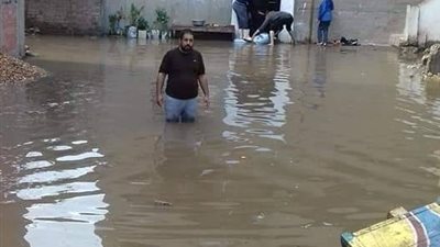 قرى الغربية تغرق في مياه الأمطار وتوقف حركة المرور (صور)