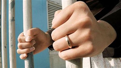 تجديد حبس ربة منزل وزوجها وشقيقه بتهمة سرقة ذهب في الطالبية