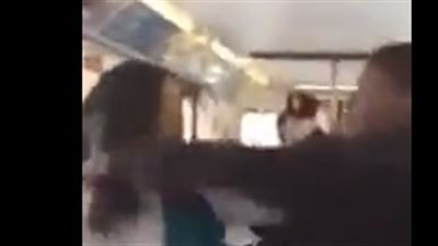 امرأة تلقن شابا حاول الاعتداء عليها درسا قاسيا ( فيديو)