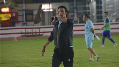 نيبوشا ينفعل على مدافعي الزمالك عقب الهزيمة من المقاصة