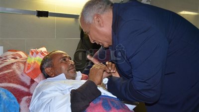 وزير التنمية المحلية خلال زيارته «مصابي الروضة»: مصر لن تركع