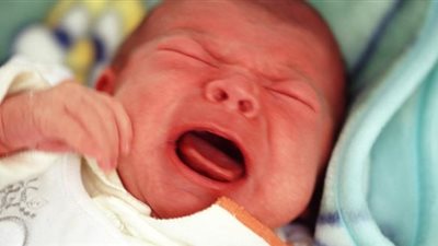 تدليك جسم الطفل في المساء يساعده على النوم مبكرا